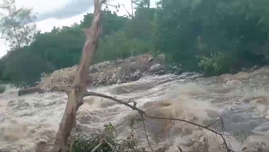 FAMILIES DISPLACED AFTER THE BANKS OF THE EWASO NYIRO RIVER COLLAPSE