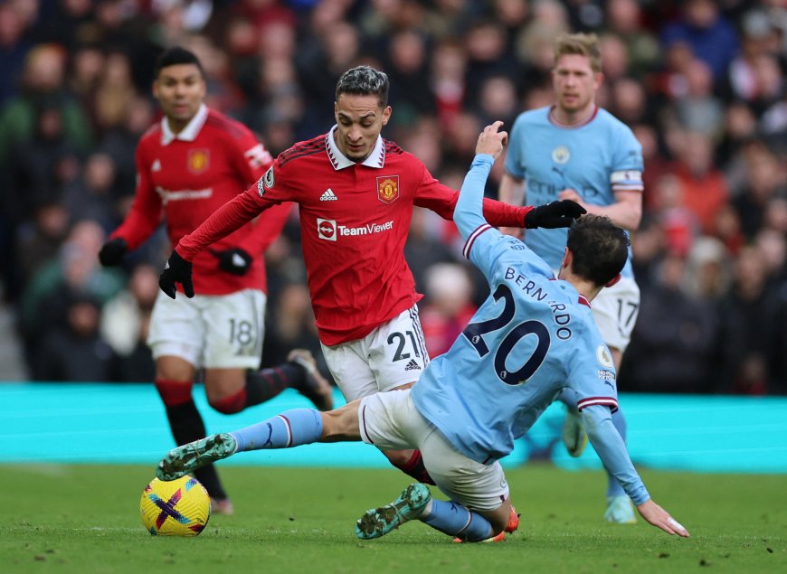 MANCHESTER UNITED BEAT CITY TO LIFT FA CUP TROPHY